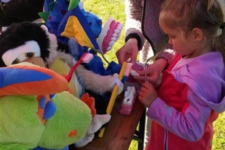 Badania profilaktyczne i edukacja zdrowotna podczas turnieju piłkarskiego w Kobylnicy_2017_09_18